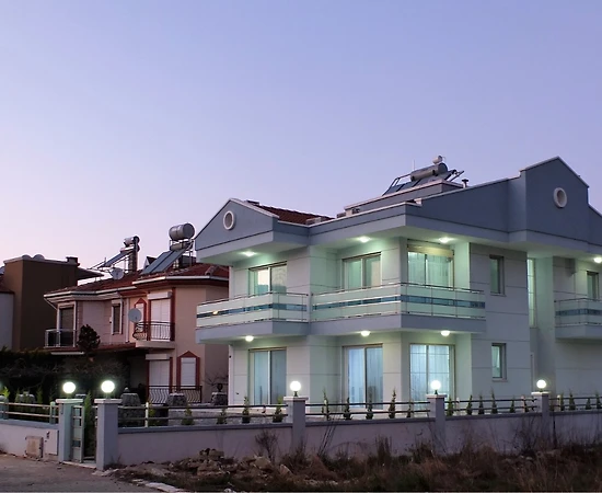 İzmir Urla'da Denize Yakın Konumda, Geniş Ailelere Uygun, Şık Villa - 1