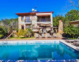 Muğla Fethiye'de Huzurlu, Ahşap Mimarili, 6 Kişilik Kiralık Villa - 5