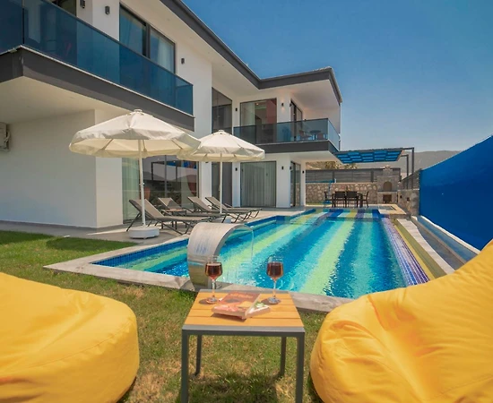 Kalkan Yeşilköy'de Geniş Bahçeli, Özel Havuzlu, Kiralık Villa - 1