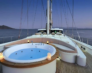 Bodrum'un Benzersiz Mavilikleri Arasında, Ferah Tasarımlı, Lüks Gulet - 5