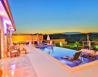 Kaş Belenli'de Çocuk Oyun Alanlı, Özel Havuzlu, Jakuzili Villa - 4