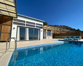 Kaş Üzümlü'de Enfes Manzaralı, Sonsuzluk Havuzlu, Balayı Villası - 1