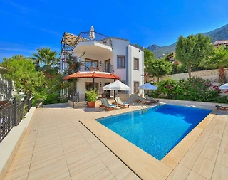 Kaş Kalkan'da Geniş Havuz Terasına Sahip, Özel Havuzlu, Geniş Villa - 3