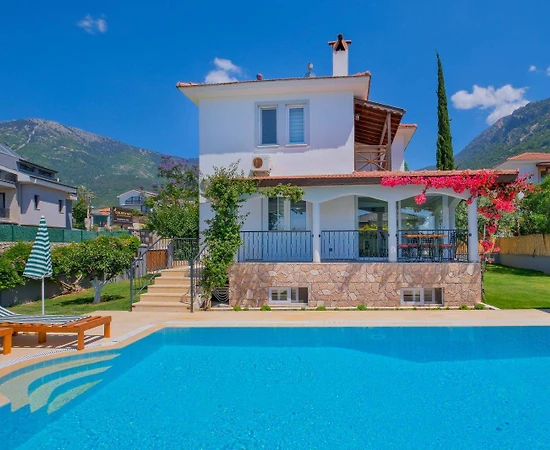 Fethiye Ölüdeniz'de Modern Tasarımlı, Özel Havuzlu, Geniş Villa - 1