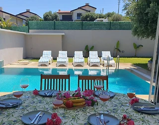 İzmir Çeşme'de Plaja Yakın Konumda, Özel Havuzlu, Konforlu Villa - 3