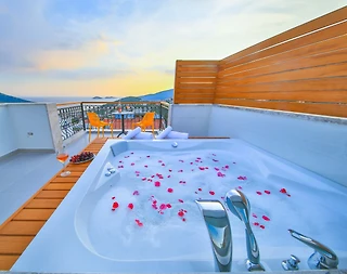 Kaş Kalkan'da Enfes Deniz Manzaralı, Özel Havuzlu, Kiralık Villa - 3