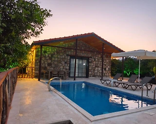 Antalya Kumluca'da Çekirdek Ailelere Uygun, Özel Havuzlu, Taş Villa - 1