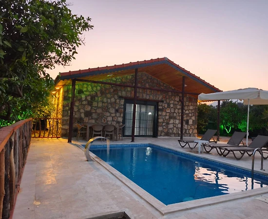 Antalya Kumluca'da Çekirdek Ailelere Uygun, Özel Havuzlu, Taş Villa - 1