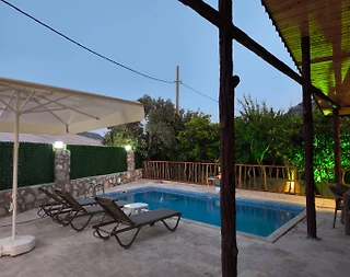 Antalya Kumluca'da Çekirdek Ailelere Uygun, Özel Havuzlu, Taş Villa - 2