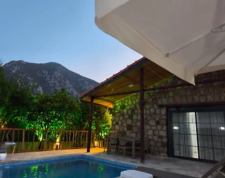 Antalya Kumluca'da Çekirdek Ailelere Uygun, Özel Havuzlu, Taş Villa - 3