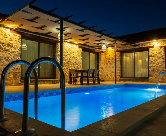 Antalya Kumluca'da Otantik Tasarımlı, Özel Havuzlu, Konforlu Villa - 1