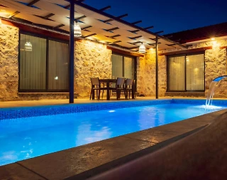 Antalya Kumluca'da Otantik Tasarımlı, Özel Havuzlu, Konforlu Villa - 2