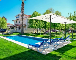 Muğla Ortaca'da Geniş Bahçeli, Özel Havuzlu, Yazlık Villa - 1