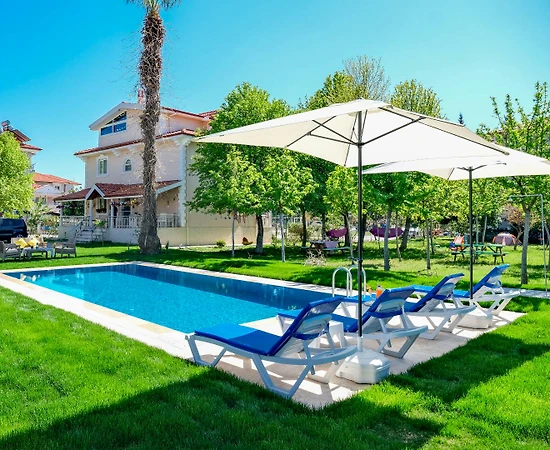 Muğla Ortaca'da Geniş Bahçeli, Özel Havuzlu, Yazlık Villa - 1