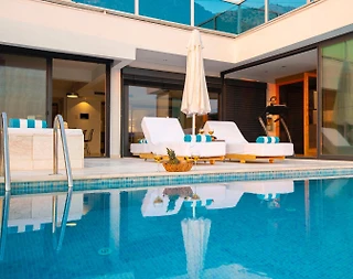 Kaş Bezirgan'da Muhteşem Manzaralı, Sonsuzluk Havuzlu, Lüks Villa - 2