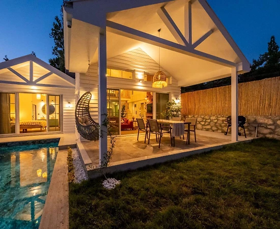 Muğla Seydikemer'de Muhteşem Tasarımlı, Özel Havuzlu, Kiralık Villa - 1