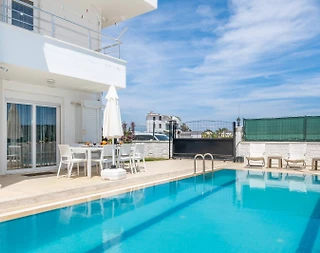 Serik Kadriye'de Geniş Bahçeli ve Özel Havuzlu, Kiralık Villa - 2