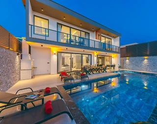 Kaş Üzümlü'de Göz Alıcı Manzaraya Sahip, Özel Havuzlu, Kiralık Villa - 1