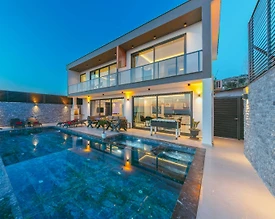 Kaş Üzümlü'de Göz Alıcı Manzaraya Sahip, Özel Havuzlu, Kiralık Villa - 2