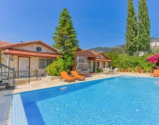 Kaş Bezirgan'da Geniş Bahçeli, Özel Havuzlu, Konforlu Villa - 1