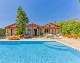 Kaş Bezirgan'da Geniş Bahçeli, Özel Havuzlu, Konforlu Villa - 2