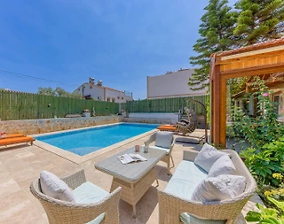 Kaş Bezirgan'da Geniş Bahçeli, Özel Havuzlu, Konforlu Villa - 3