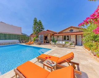 Kaş Bezirgan'da Geniş Bahçeli, Özel Havuzlu, Konforlu Villa - 4