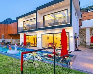 Kaş Akbel'de Geniş Bahçe İçerisinde, Özel Havuzlu, Olanaklı Villa - 1