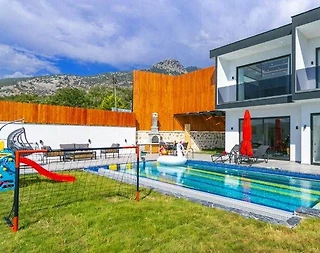 Kaş Akbel'de Geniş Bahçe İçerisinde, Özel Havuzlu, Olanaklı Villa - 2