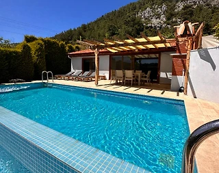 Muğla Menteşe'de Doğayla İç İçe, Özel Havuzlu, Kiralık Villa - 1