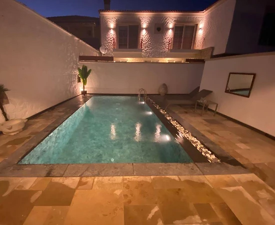 Çeşme Alaçatı'da Merkeze Yakın Konumda, Özel Havuzlu, Kiralık Villa - 1