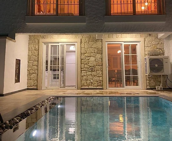 Çeşme Alaçatı'da Konforlu Tasarımlı, Özel Havuzlu, Merkezi Villa - 1