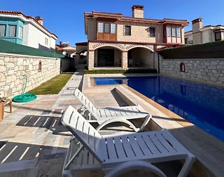 Çeşme Alaçatı'da Kalabalık Ailelere Uygun, Özel Havuzlu, Kiralık Villa - 2
