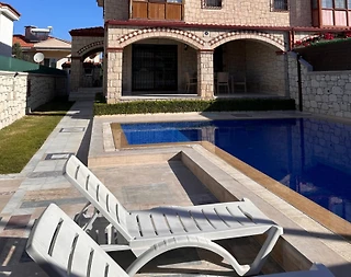 Çeşme Alaçatı'da Kalabalık Ailelere Uygun, Özel Havuzlu, Kiralık Villa - 1