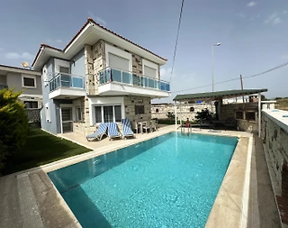 Çeşme Alaçatı'da Sakin Konumda, Özel Havuzlu, 6 Kişilik, Modern Villa - 2