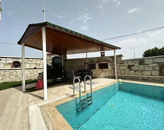 Çeşme Alaçatı'da Sakin Konumda, Özel Havuzlu, 6 Kişilik, Modern Villa - 4