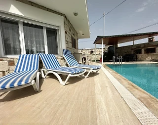 Çeşme Alaçatı'da Sakin Konumda, Özel Havuzlu, 6 Kişilik, Modern Villa - 5