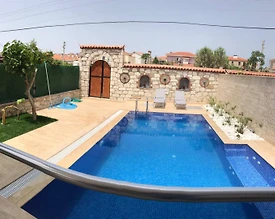 Çeşme Alaçatı'da Sakin Konumda, Özel Havuzlu, Modern Villa - 3
