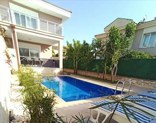 Çeşme Alaçatı'da Sakin Konumda, Özel Havuzlu, Modern Villa - 2