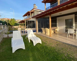 Çeşme Alaçatı'da Merkezi Konumda, Özel Havuz ve Bahçeli Konforlu Villa - 4