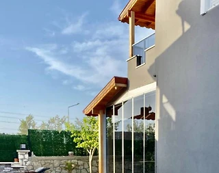 Çeşme Alaçatı'da Merkezi Konumda, Özel Havuz ve Bahçeli Konforlu Villa - 3