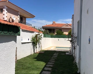 Çeşme Alaçatı'da Merkezi Konumda, Özel Havuzlu, Konforlu Villa - 4