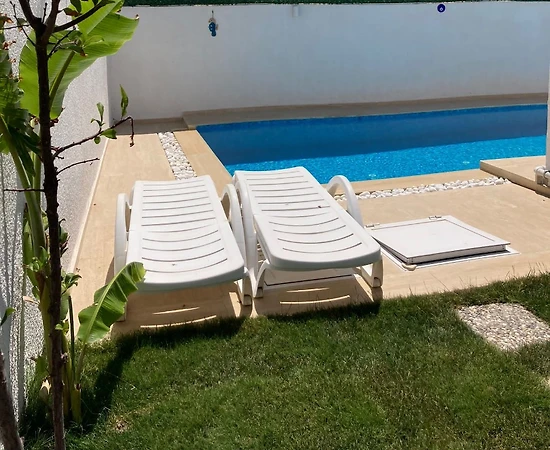 Çeşme Alaçatı'da Merkezi Konumda, Özel Havuzlu, Konforlu Villa - 1