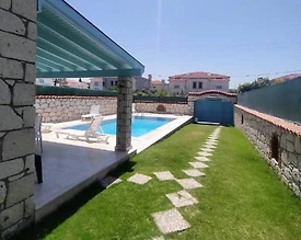 Çeşme Alaçatı'da Geniş Ailelere Uygun, Özel Havuzlu, Konforlu Villa  - 2