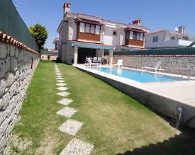 Çeşme Alaçatı'da Geniş Ailelere Uygun, Özel Havuzlu, Konforlu Villa - 3
