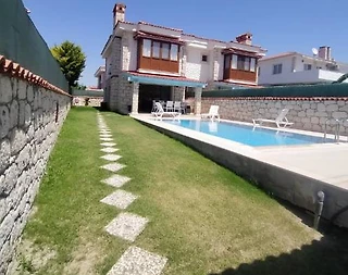 Çeşme Alaçatı'da Geniş Ailelere Uygun, Özel Havuzlu, Konforlu Villa - 3