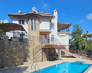 Alanya Avsallar'da Elverişli Konumda, Özel Havuzlu, Konforlu Villa - 1
