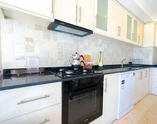 Alanya Bektaş'ta Deniz Manzaralı, Ortak Havuzlu, 1+1 Kiralık Suite - 5