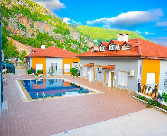 Alanya Bektaş'da Tesis İçerisinde, Ortak Havuzlu, Özel Plajlı Suite - 1