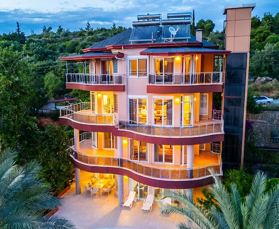 Alanya Gazipaşa'da Geniş Ailelere Uygun, Özel Havuzlu, 7+2 Villa - 1